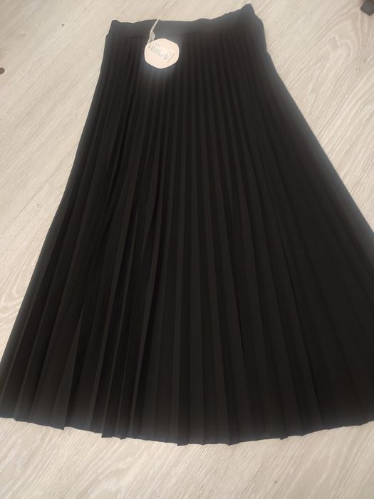 Черна пола плисе.Тип "Солей""