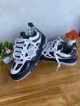 LV Skate black and white
