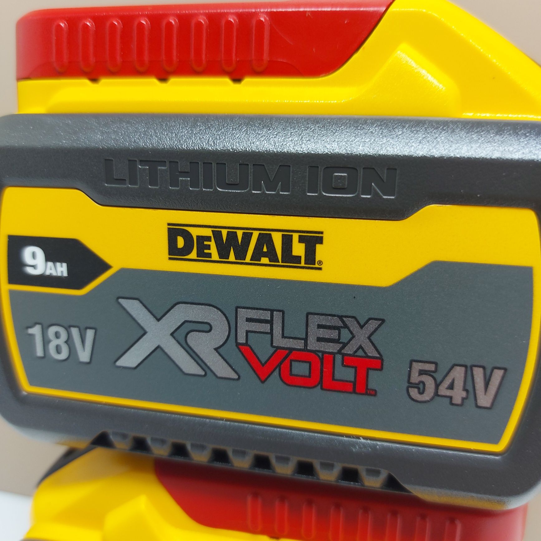 Нови батерии Dewalt DCB547 9ah