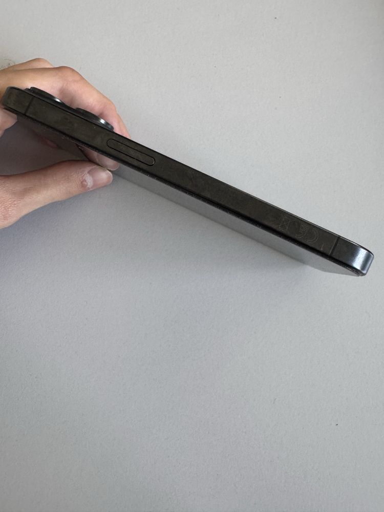 iPhone 15 Pro в отличном состоянии