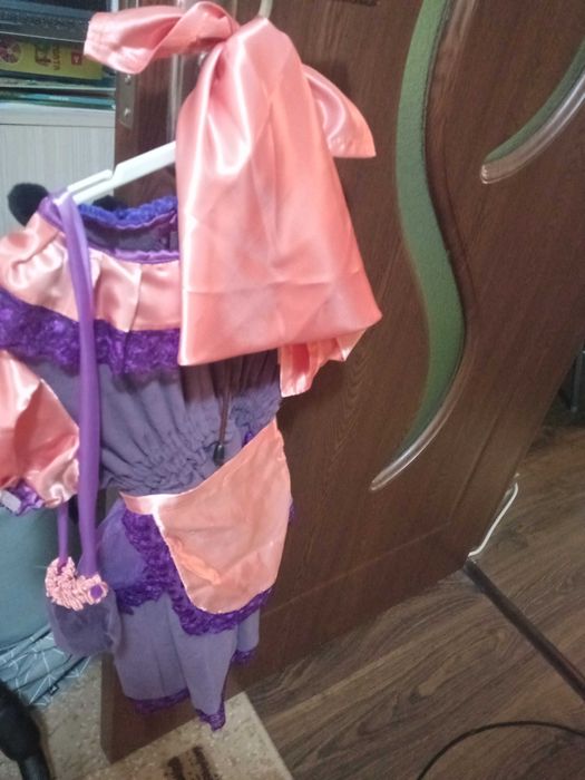 Rochie furnicuta mărimea 4-5 ani stare f bună