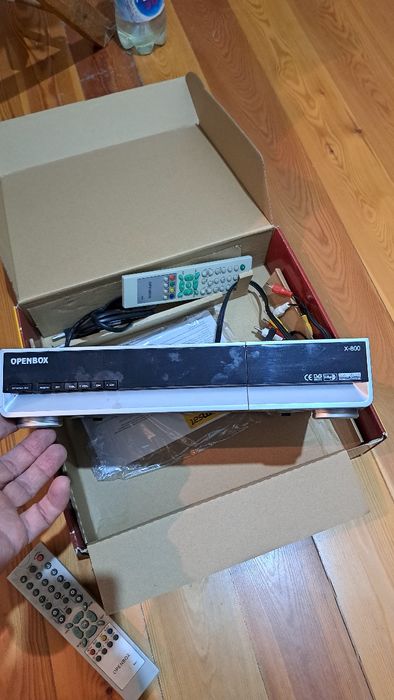 Продам тюнер Openbox X800
