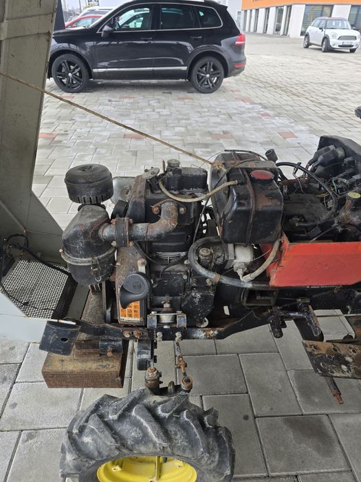 Vand tractoras in stare buna