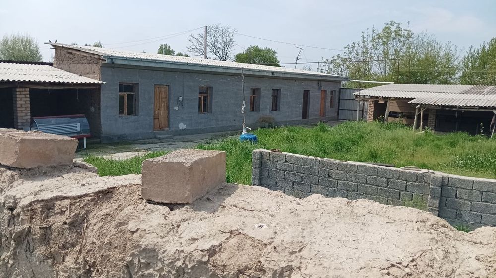 Yangiyulda hovli sotiladi