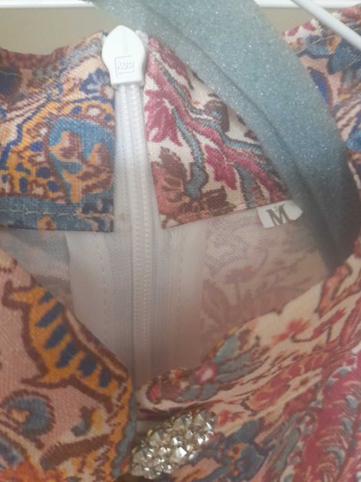 Красива рокля около коляното