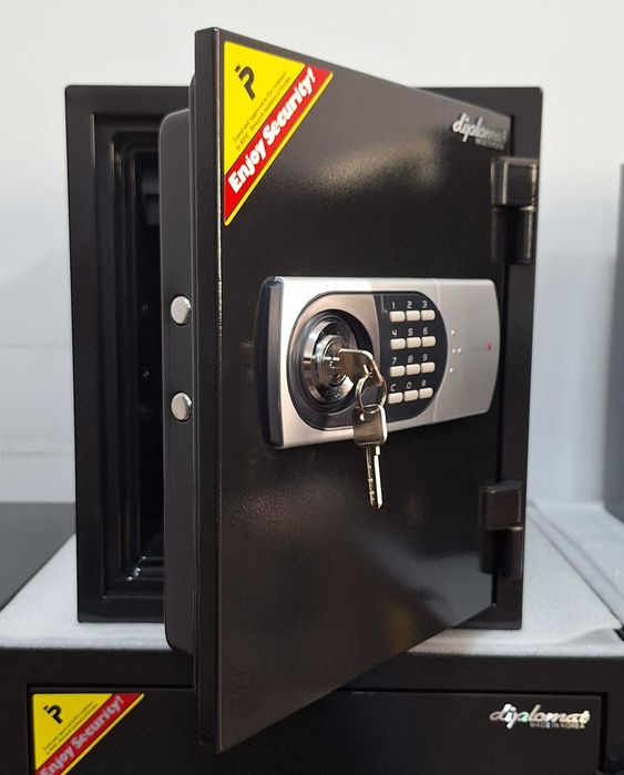 Компактные огнестойкие сейфы Diplomat модель 125 Made in Korea