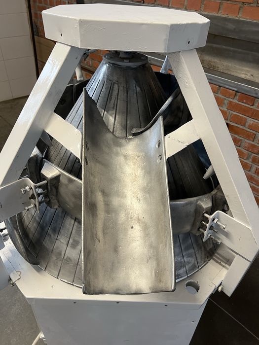 Modelator paine rotunda