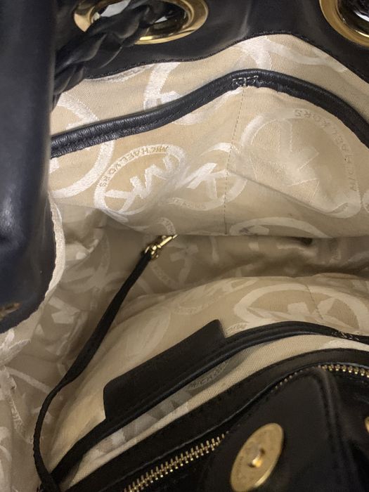 Чантu  Michael  Kors-150лв.Бяла-45лв. Coccinelle-120лв.