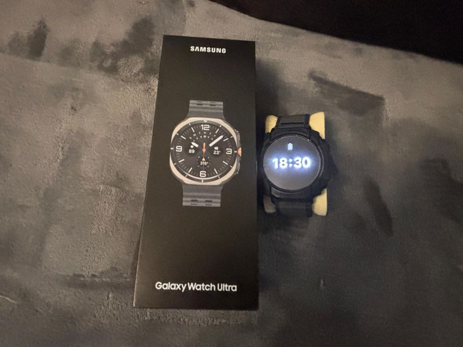 Samsung S25 Ultra si Samsung Galaxy Watch Ultra 2025
