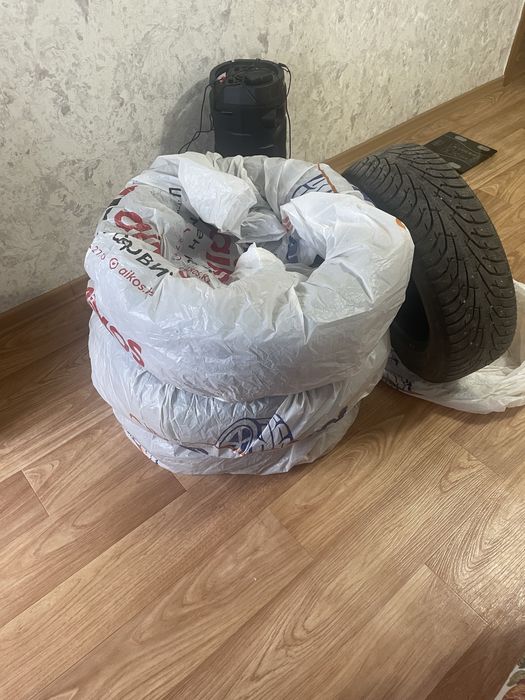 Продам зимние шины комплект