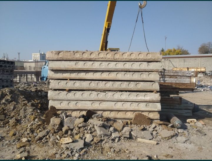 Бетон плиталар сотилади.