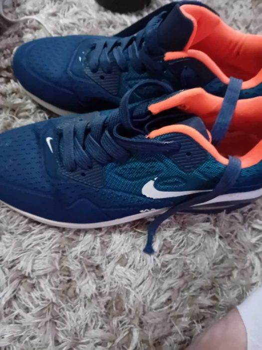 Adidasi model Nike
