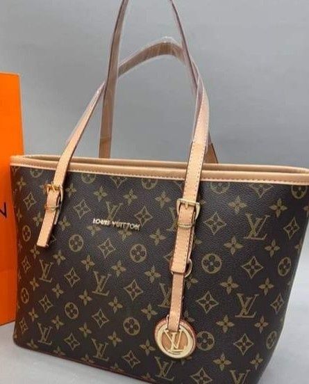 Geanta damă super model import Franța,logo metalic auriu, saculet