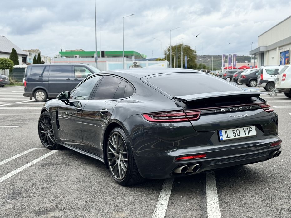 Porsche panamera 4.0D v8 // distronic // soft closs // far matrix
