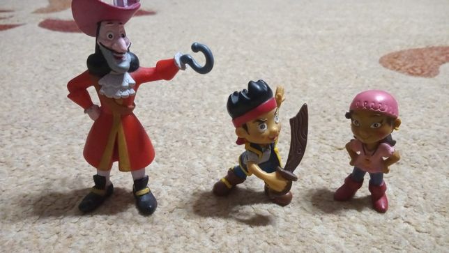 Figurine Jake+Izzy+Capitanul Hook din Tara de Nicaieri