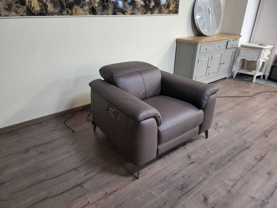 Кафяв кожен фотьойл с ел релакс механизъм и подгряваща функция