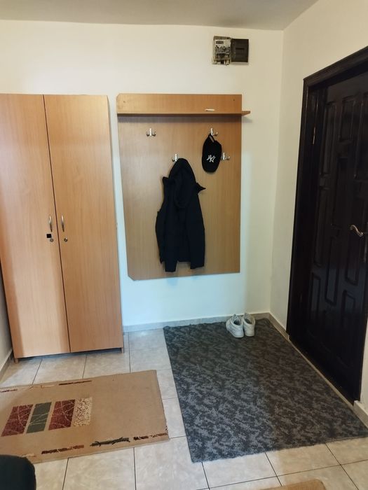 Închiriez garsoniera-apartament cu o camera