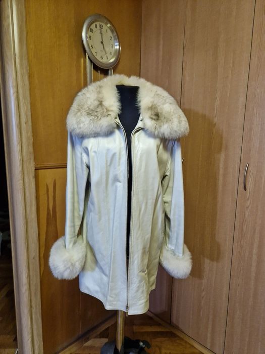 Haină de piele pentru femei