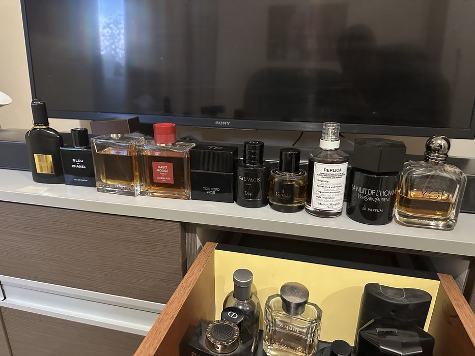 Vand colectie personala de parfumuri