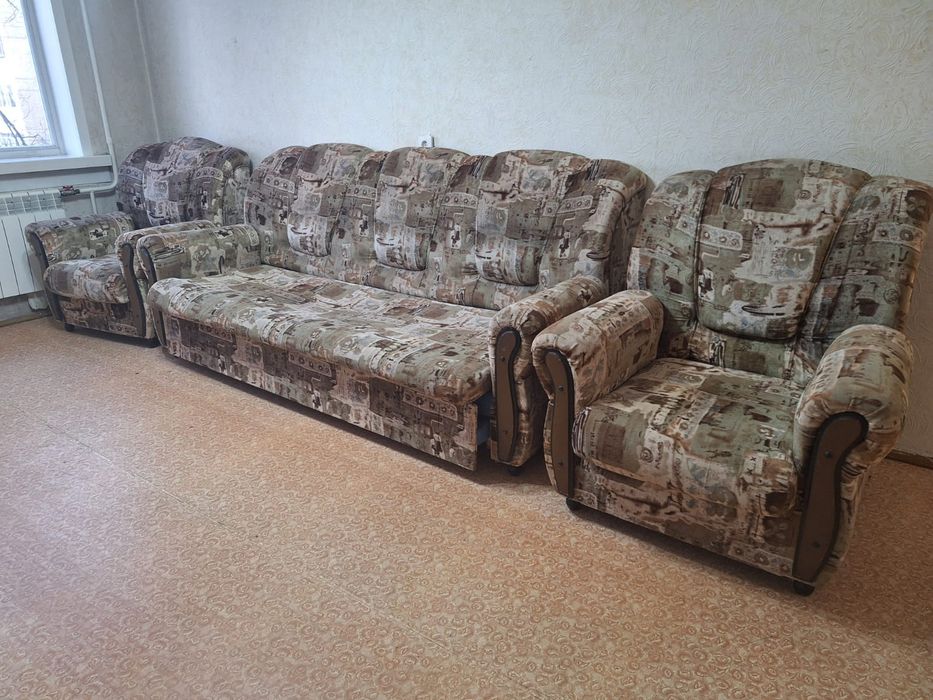 Продам диван хорошым состояние