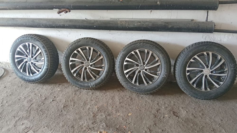 Продам диски с зимней резиной