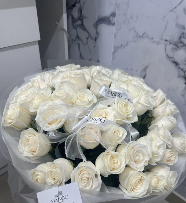 Белые розы  свежие срочно за хорошую сумму