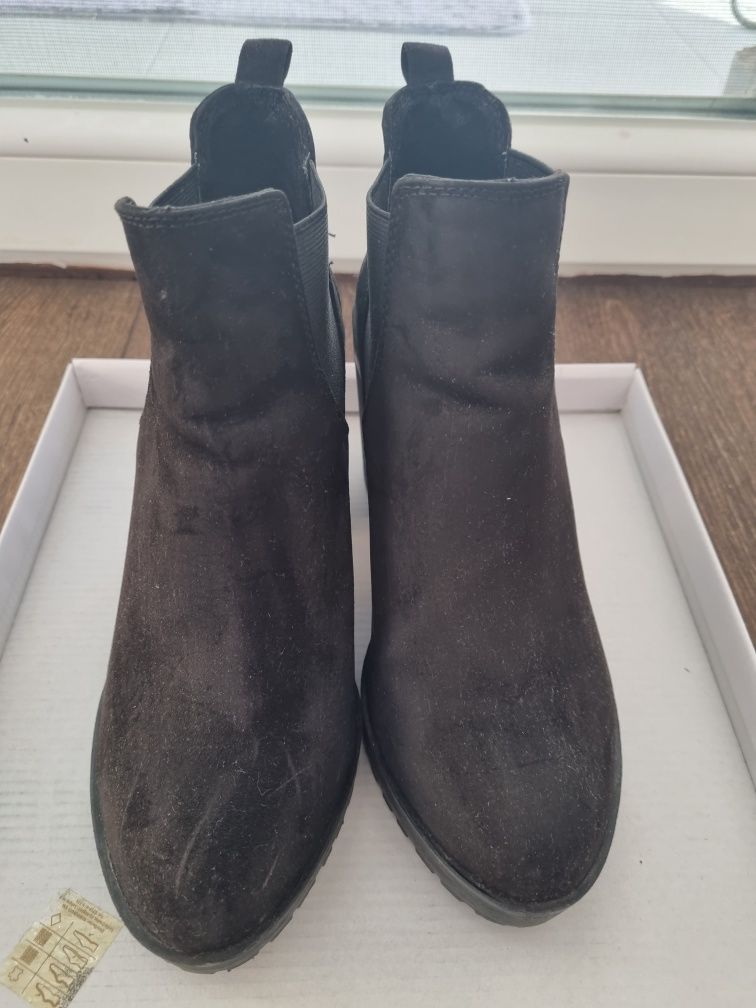 Vând botine negre, Bershka, mărimea 38