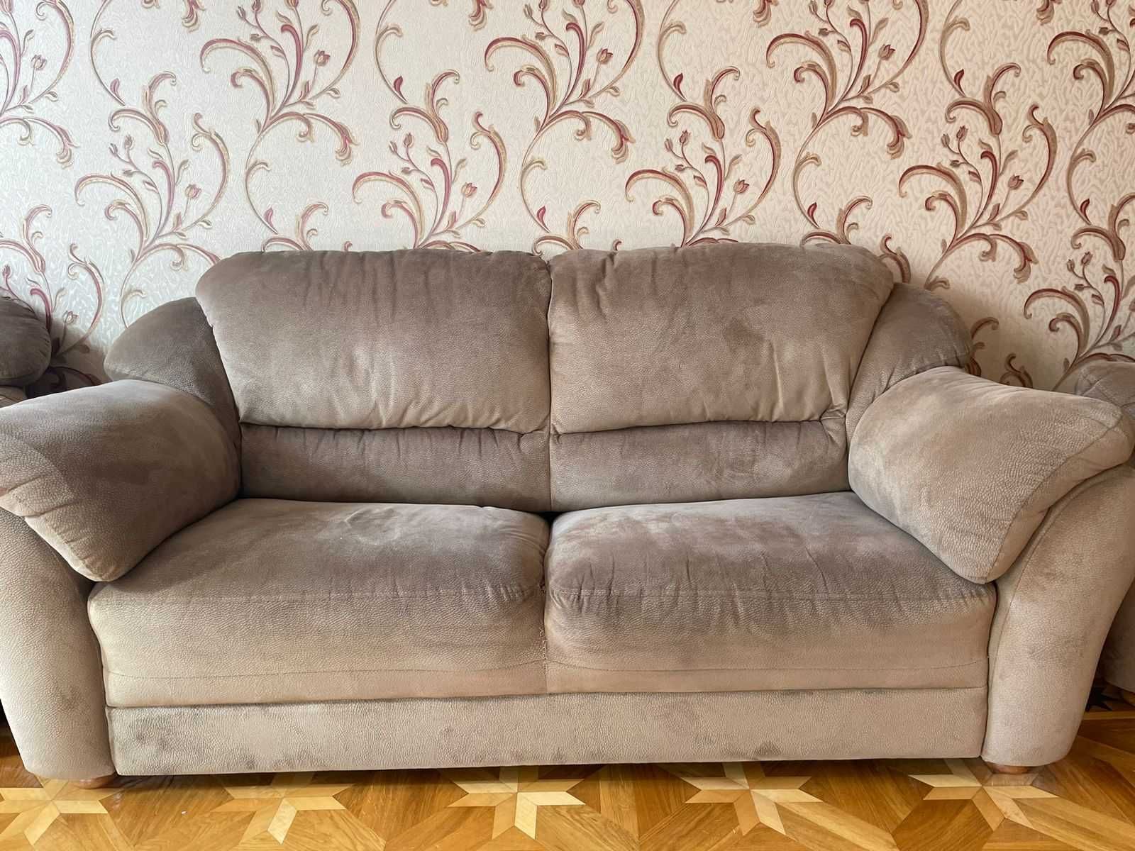 Продам диван с 2 креслами
