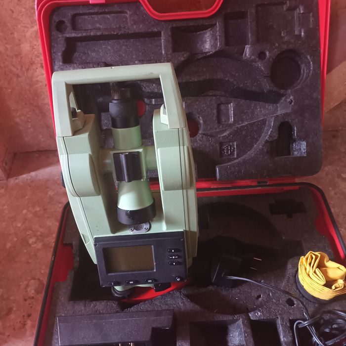 Statie Totala Leica T107