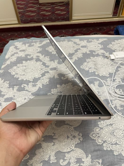 Macbook m2 kelishadigan joyi bor