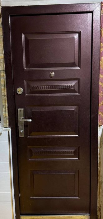 Продается двери срочно бу