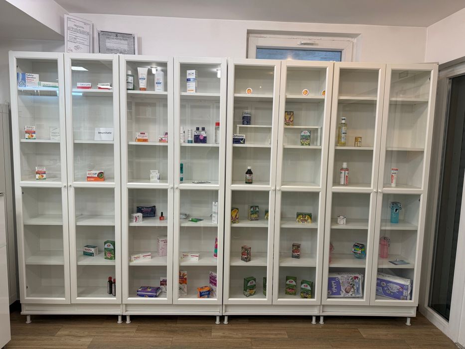 Dulapuri vitrina Ikea