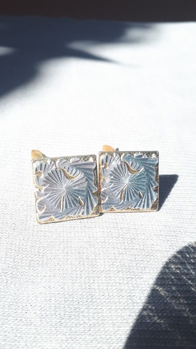 Butoni pt cãmaşã 70 ron