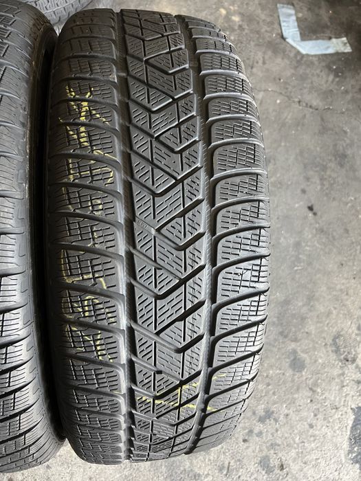 4 anvelope de iarna 235/65/17 Pirelli!
