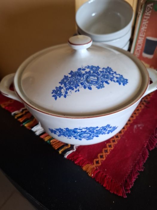 Порцеланов супник