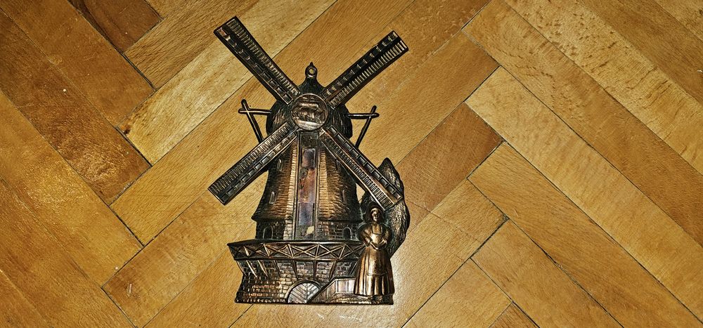 Vând obiect decorativ din cupru