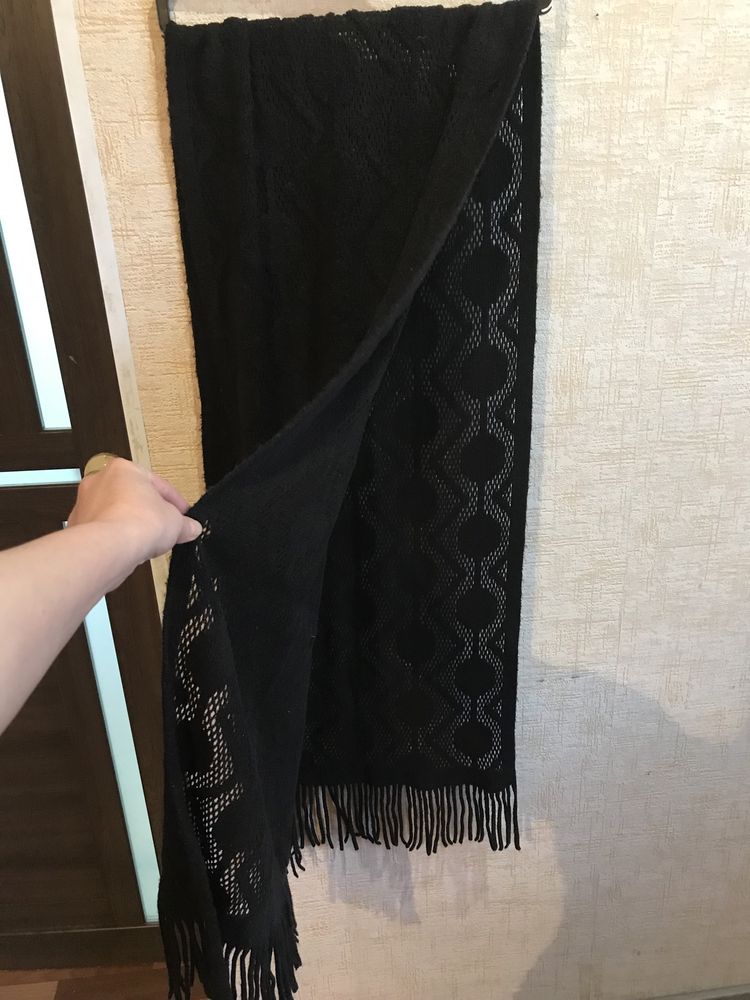 Тёплый чёрный шарф в отличном состоянии