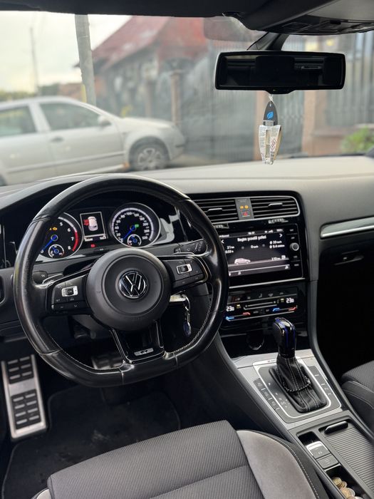 Volkswagen Golf VII R