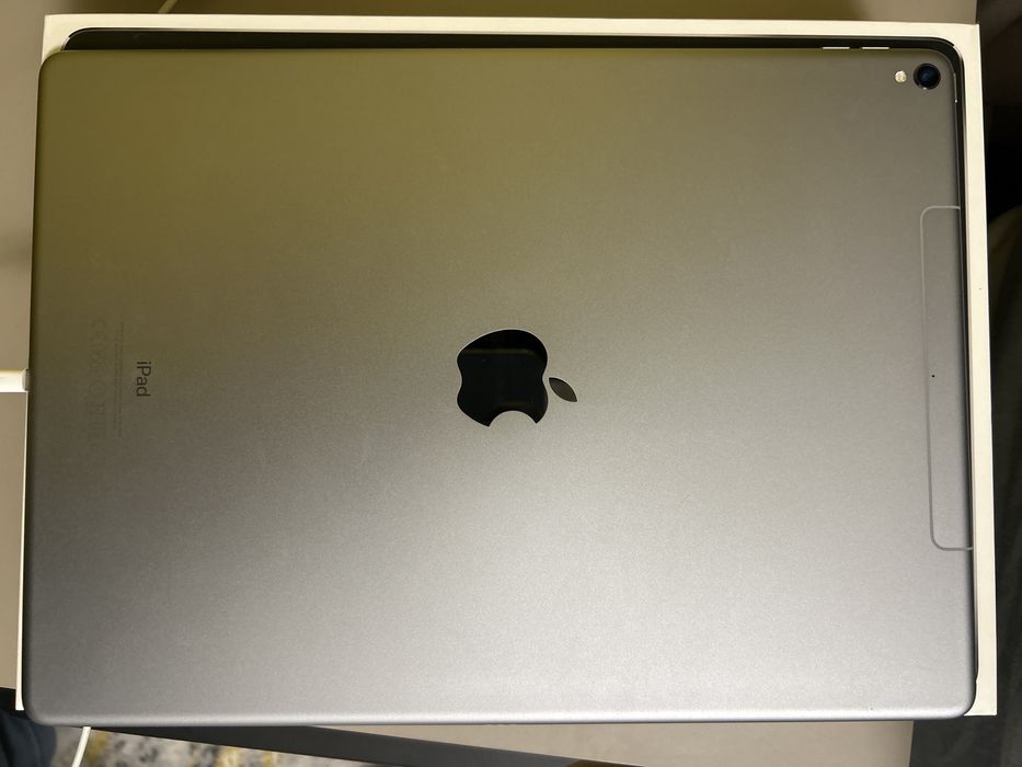 Vand iPad pro 12,9 inci, generatia a 2-a