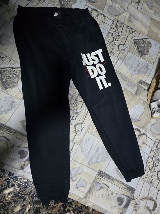 vand pantaloni nike marimea L