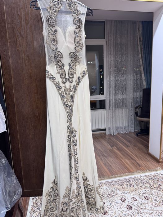 Вечернее платье со шлейфом