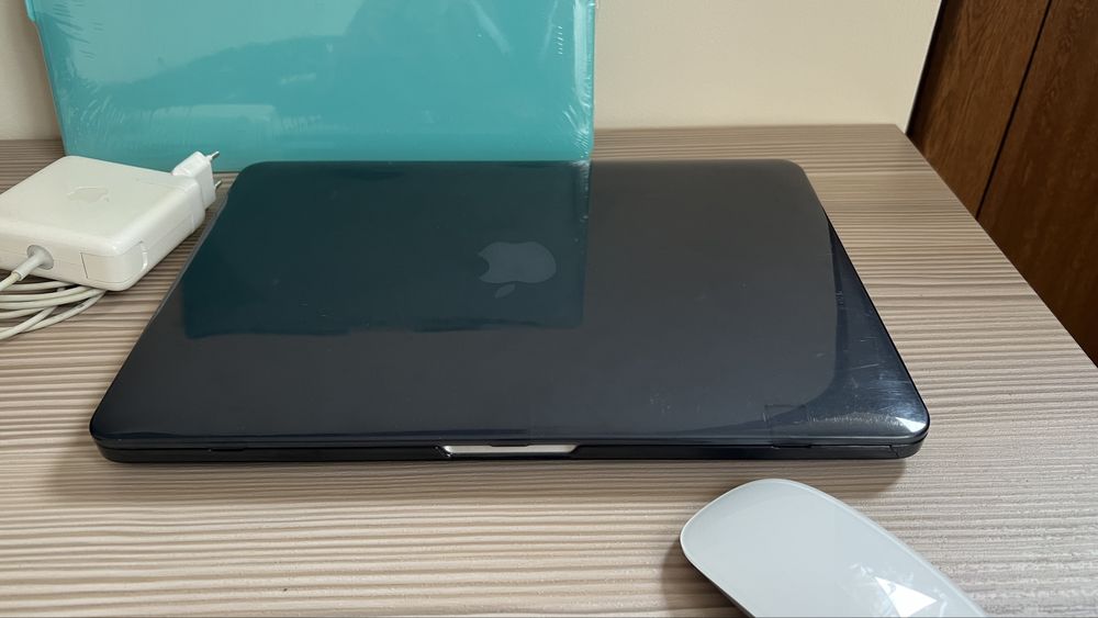 Macbook Pro 13 (2014) + Magic Mouse 2 + два кейса