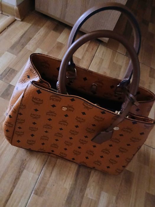 Geanta MCM pret 750 lei
