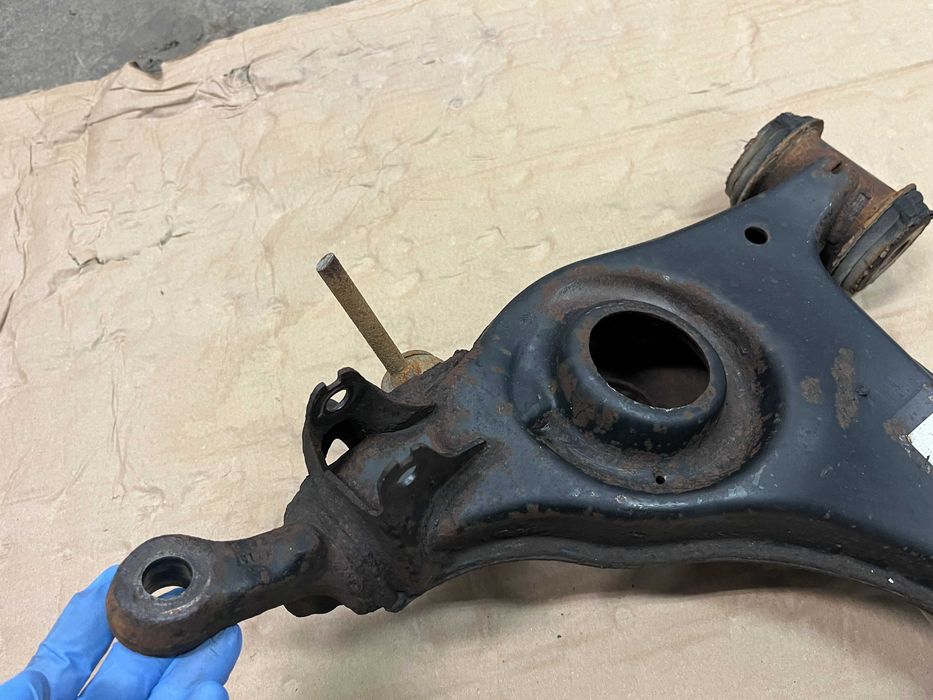 Преден десен носач за Mercedes E-class W210