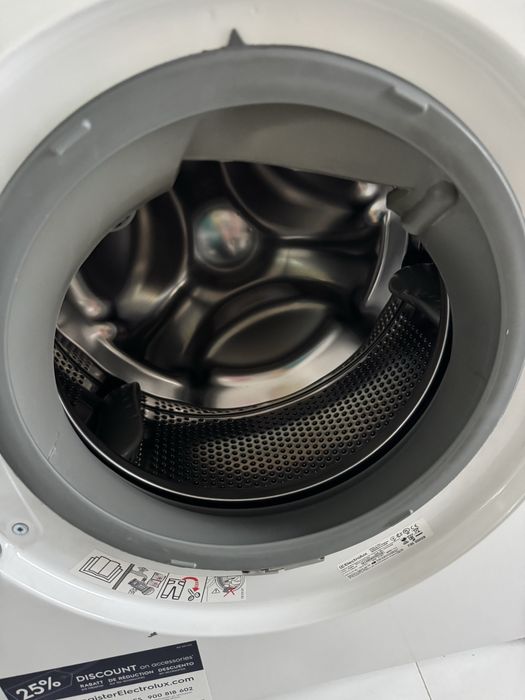 Пералня със сушилня Electrolux за вграждане