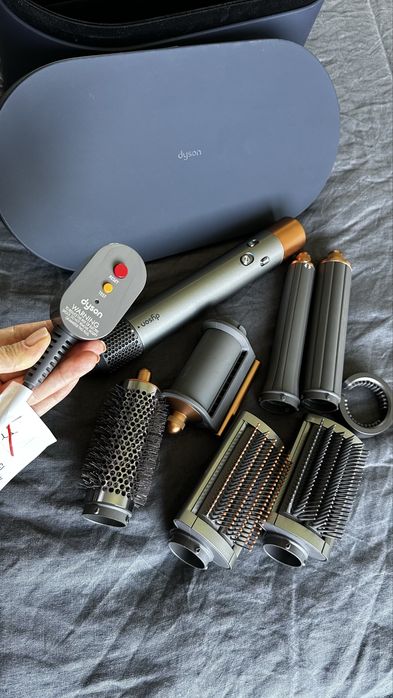 Dyson Airwrap achizitionat SUA