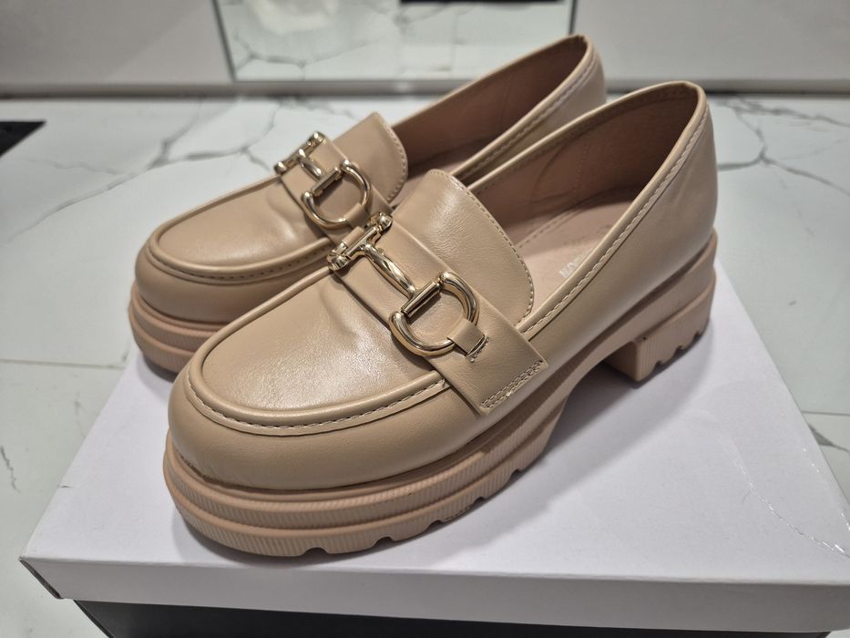 Дамски лоуфъри бежови