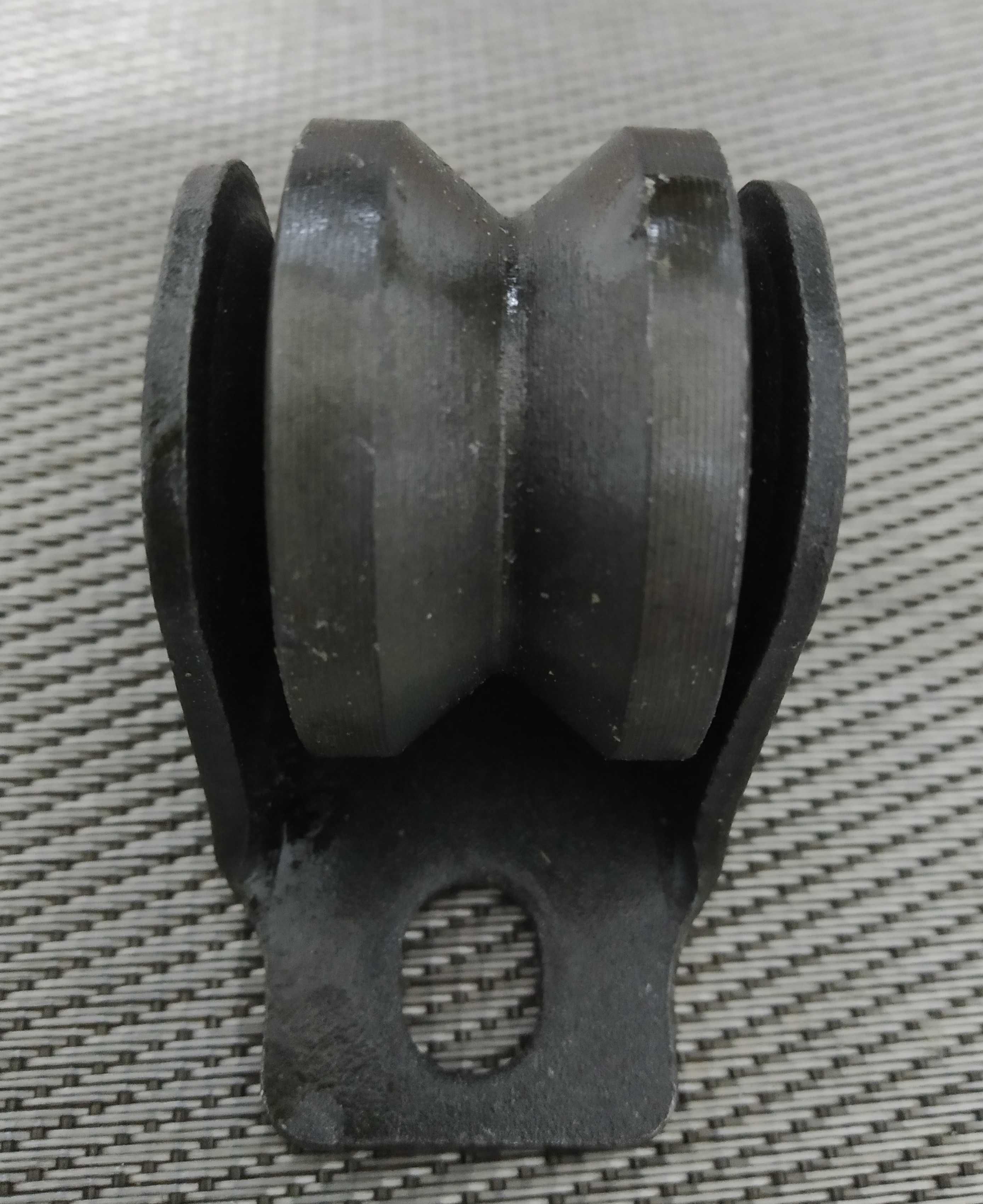 Ролик направляющий V - образный, стальной на кронштейне, 40x23 мм