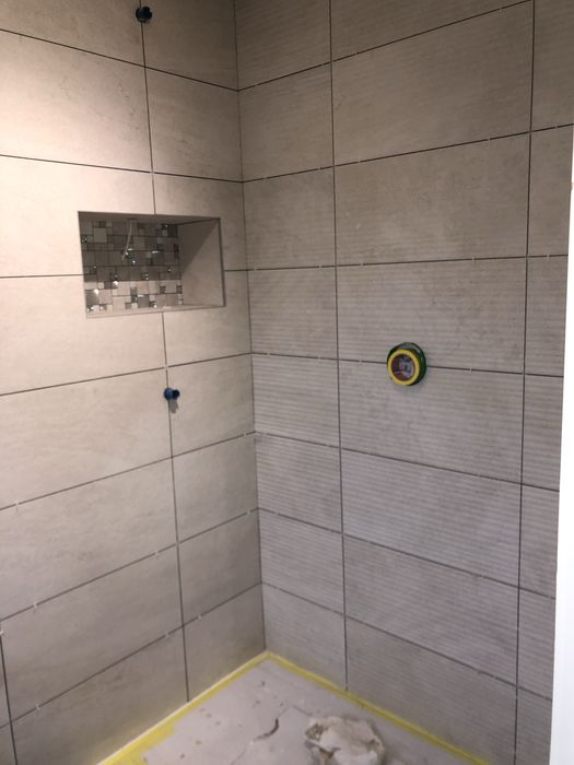 Montaj gresie fainta si decorative lavabile.