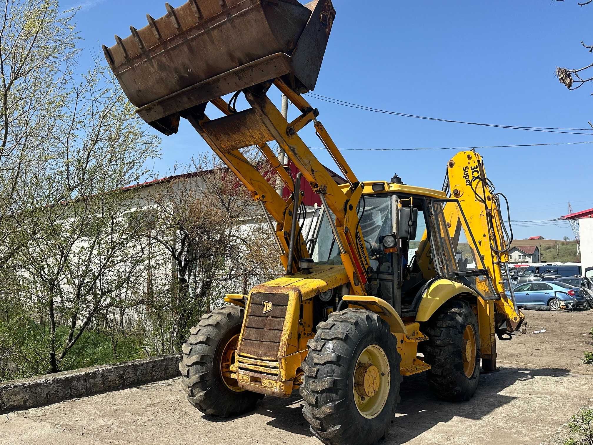 Buldoexcavator JCB 3CX 2004 roti egale accept variante !